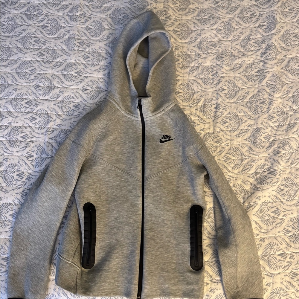 Nike Tech Large Youth Light Gray Hoodie